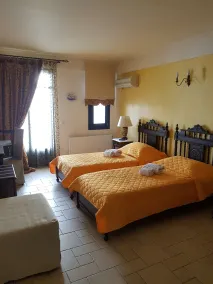 ''EPAVLIS boutique GALAXIDI'' - Rom