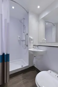 Travelodge Plus Galway - Baño
