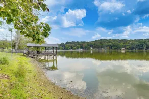 Peaceful Cabin at Lake Logan w/ Spacious Yard! - Innenbereich