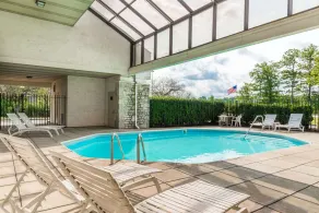 WestSpring Inn - Westlake Cleveland - Piscine