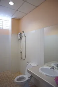Jirasin Hotel & Apartment - Salle de bain