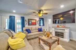 7 Mi to Lake Fork: Cottage w/ Deck in Quitman - Innenbereich