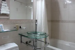 Travellers Inn - Bathroom