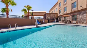 Best Western Plus New Barstow Inn & Suites - Piscine
