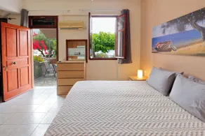 Ballas Apartments - Chambre