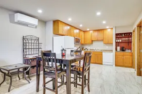 Gateway to Seattle Area! Apt Great for Commuters - Interior