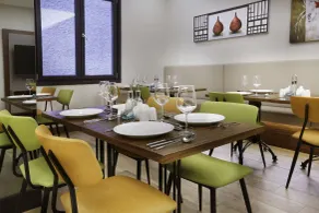 The White Orient Hotel - Restaurant