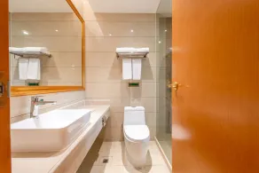 Vienna International Hotel Guangzhou Beijing Road Pedestrian Street Gongyuanqian Metro Station Branch - Free Deliver Service to Guangzhou Baiyun International Airport & Free Deliver Service to Canton Fair Complex During Canton Fair Period - Badezimmer