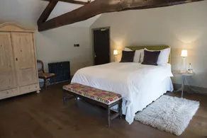 The Priory - Habitación