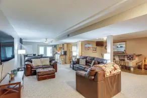 Work & Relax! Spacious Ontario Home w/ Pool - Intérieur