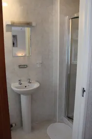 Capri Guest House - Bathroom