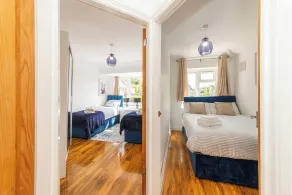 Spacious 5-Bedroom House in Berkshire - Perfect Family Retreat - Zimmer
