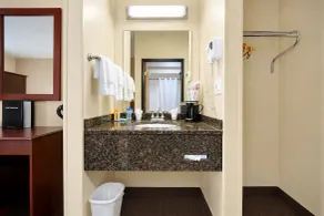 Fairbridge Inn & Suites Williston Near Airport - Bathroom