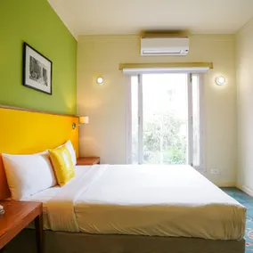 Bloom Boutique l Signature Towers - Room
