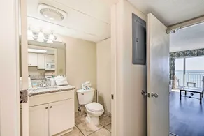 Amazing Oceanfront condo with pool & balcony views - Innenbereich