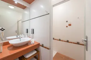 Hotel Les Trois Marchands - Banheiro