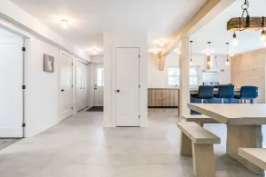 Le Grand Shack- Locations du Sommet - Interior entrance