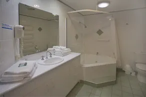 Beachcomber Resort Port Macquarie - Bathroom