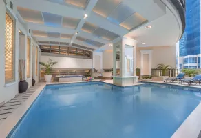 Discovery Suites Manila, Philippines - Piscine