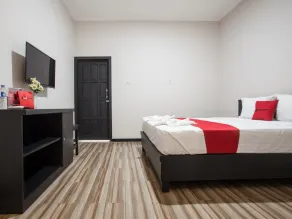 RedDoorz Syariah Plus near Banyuwangi Airport - Værelse