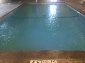 Comfort Suites - University - Pool