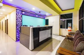 Hotel Y2 Grand Beside Prabhas College - Lobby