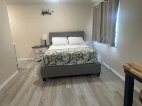Oakland Courtyard - Room