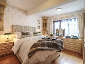 256 London Road - Room