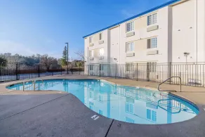 Motel 6-Auburn, CA - Piscine