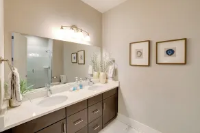 Luxury Downtown Loft - Balcony and Rooftop Bar! - Bathroom