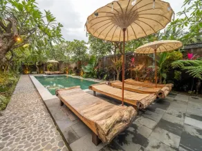 Aruna Jayanti Villa - Pool