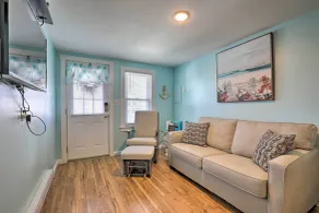 Seaside Escape w/ Porch + Direct Beach Access - Interiør