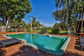 Bayside Holiday Apartments - Piscina