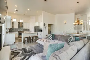 Theater Room, Fireplace: Home 5 Mi to Dtwn Reno! - Intérieur