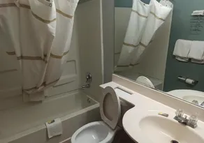 Budgetel Inn Birmingham - Baño