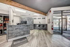 Invermere Inn & Suites - Réception