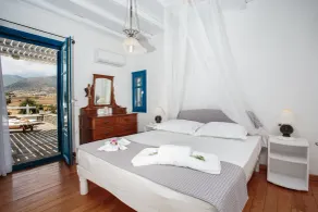 Martineli Residence - A Beachfront Estate - Room