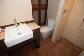 Penn Sunset Villa 10 with Shared Pool - Bathroom