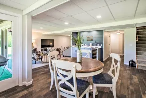 Family Home w/ Deck, Yard, Dock on Rock River - Intérieur