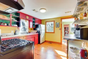 2 Mi to UA: Central Fayetteville Home w/ Patios - Innvendig