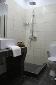 Zeus Hotel - Bathroom