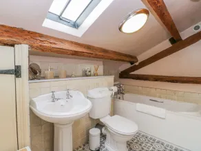 Swallow Cottage - Bathroom