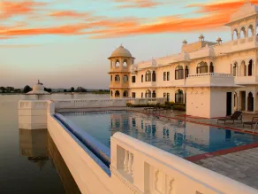 juSTa Lake Nahargarh Palace, Chittorgarh - Piscine
