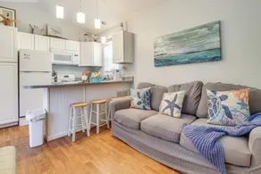 3 Mi to Icw: Coastal Carolina Home w/ Pool Access - Interior