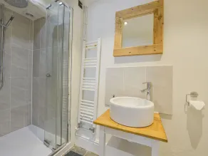 Pond Cottage - Bathroom