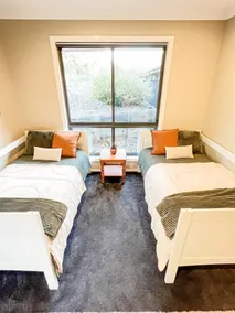 Hamilton House - Snowy Mountain Luxury Villas - Room
