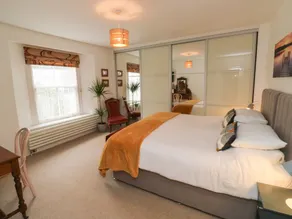 Lands House - Room