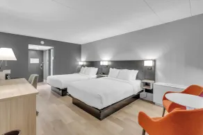 Seven Oaks Hotel Regina, SureStay Collection by Best Western - Quarto