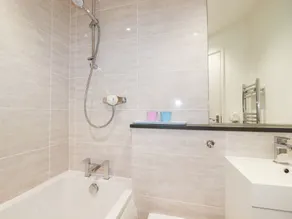 Gull Cottage - Bathroom