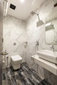 Hotel Classio Andheri - Near DN Nagar Metro Station - Bathroom